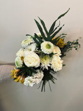 Load image into Gallery viewer, &quot;The Duchess&quot; Bouquet
